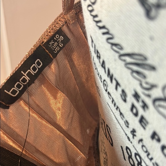 Boohoo Gold Ribbed Pleated Midi Dress - Picture 6 of 12